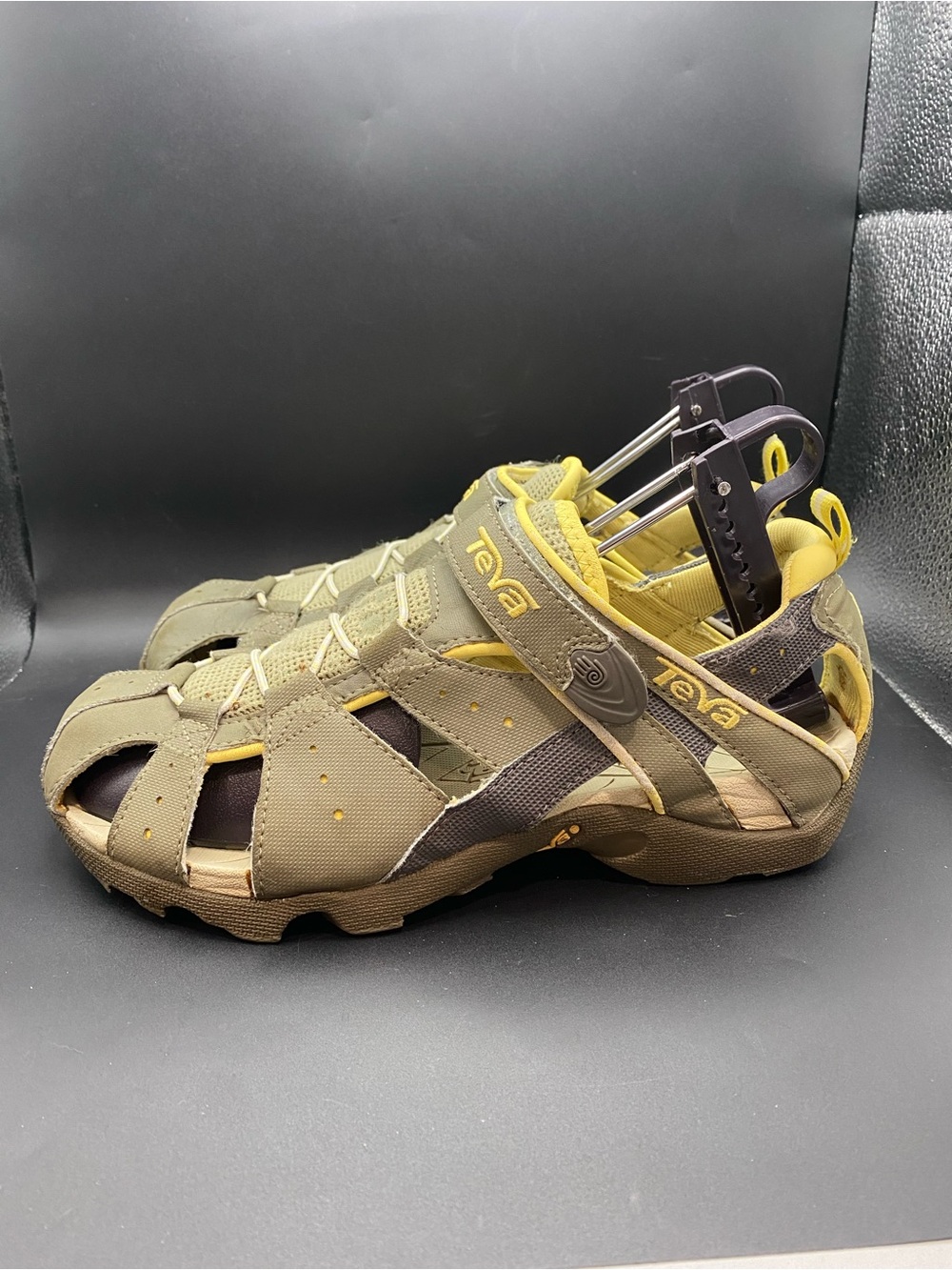 Teva Sandals 6969 Women’s Size 9 Hiking Water Yellow Gray Closed Toe Deacon